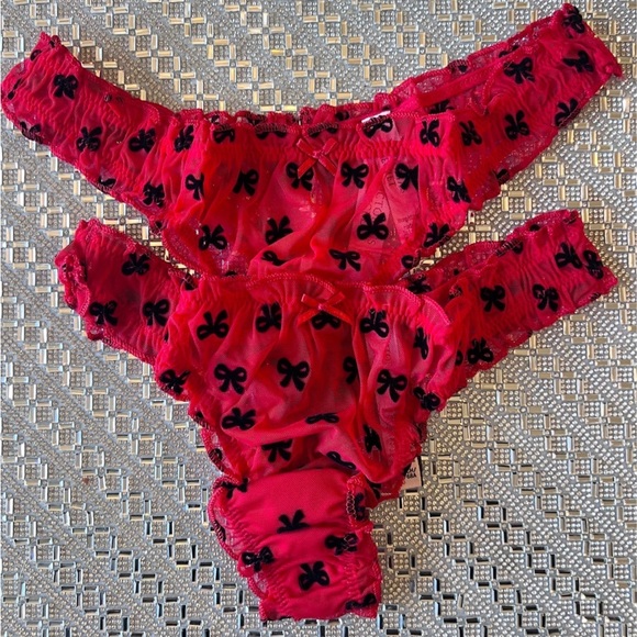 Victoria's Secret Intimates & Sleepwear Two Victorias Secret Vs